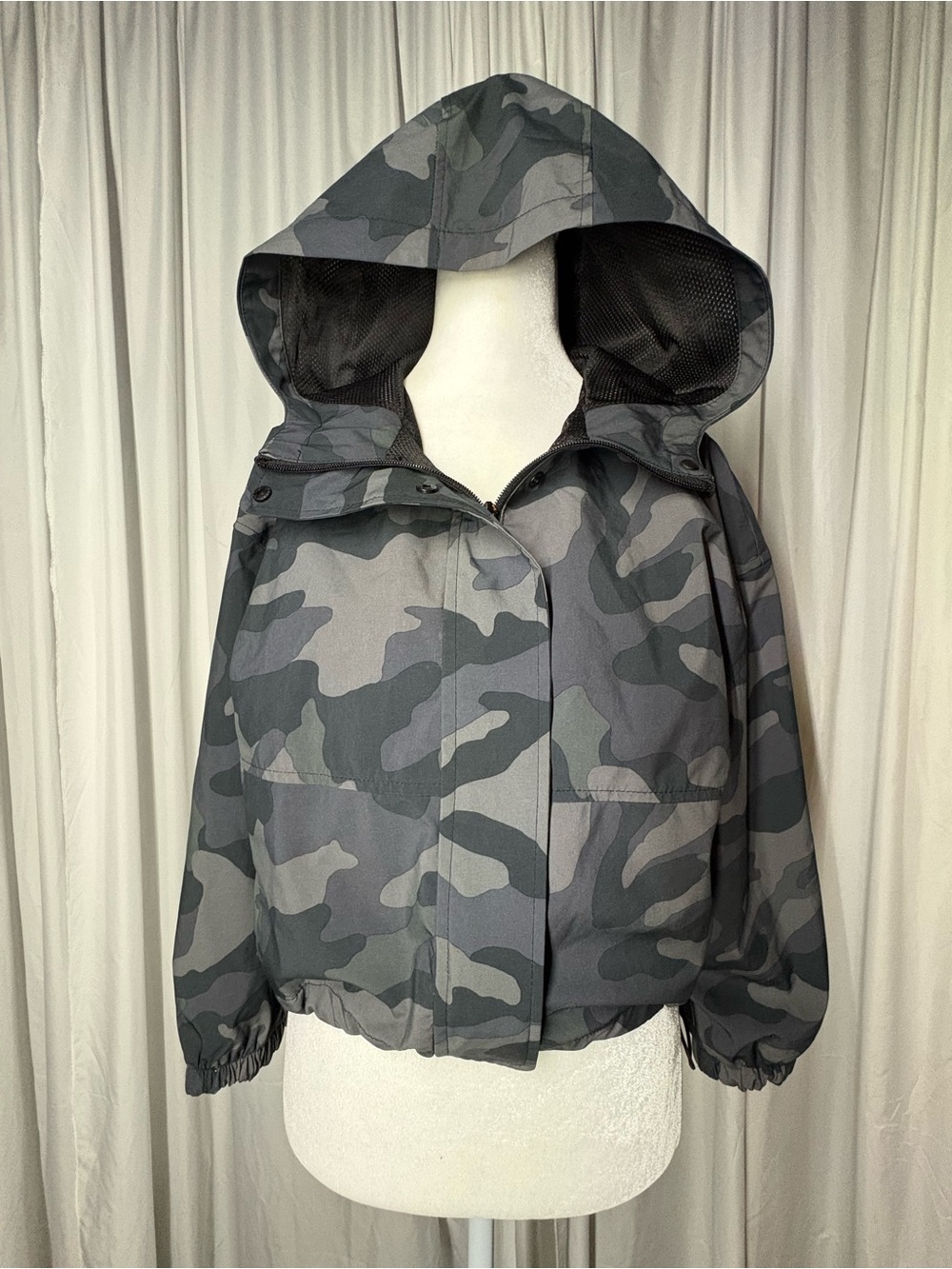 Old Navy Womens Windbreaker Jacket SP Gray Camo Hooded Zip Closure Pockets